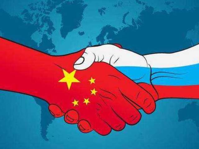 美国三面两刀，中俄加强合作