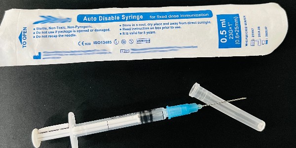 如何制作针药一体化疫苗接种的一次性注射器
