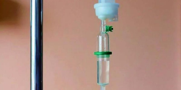医用输液器管壁排除气泡的方法